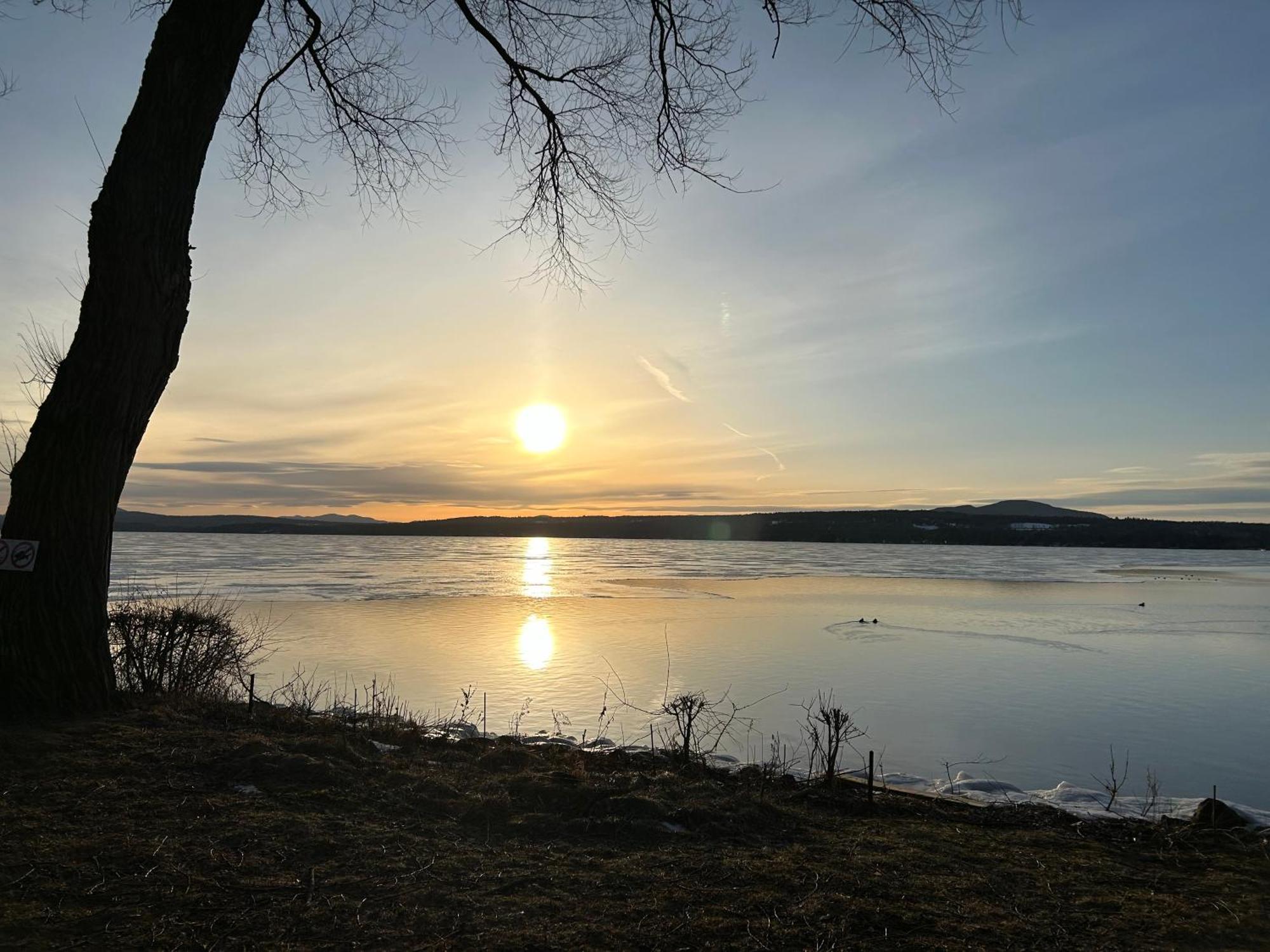 Au P'Tit Cocon Sur Le Lac Magog Exterior photo